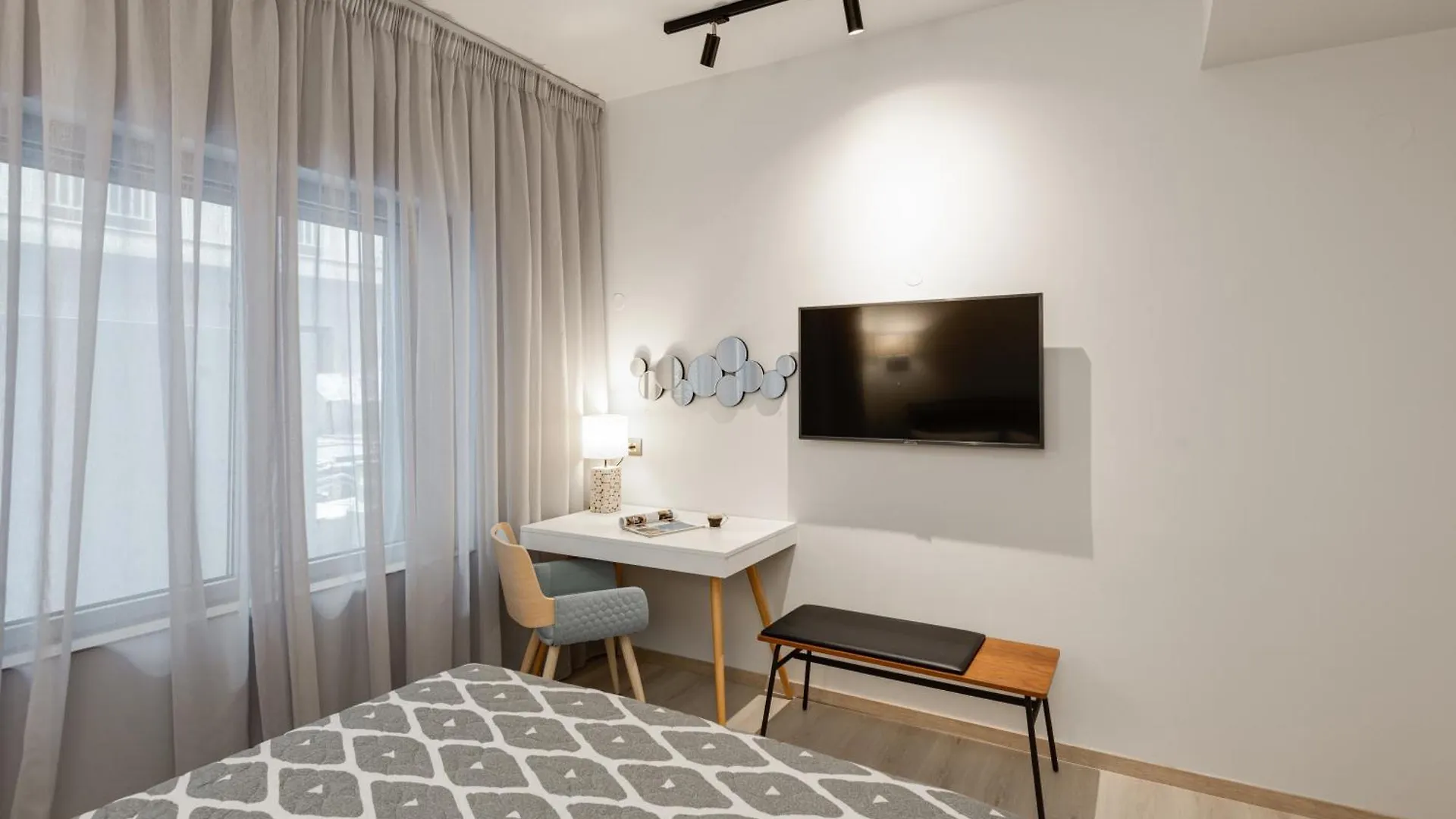 Square Elegant Suites Салоники Греция