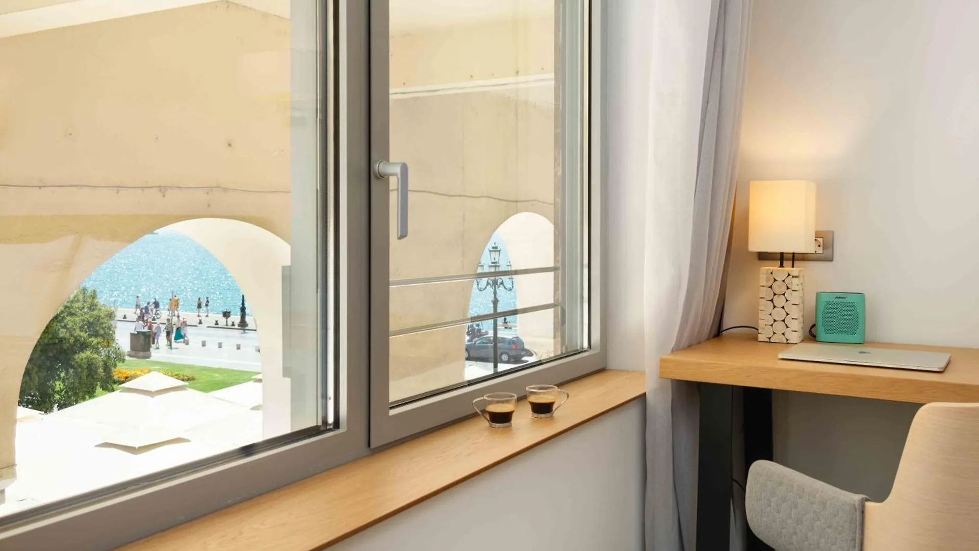 Square Elegant Suites Салоники
