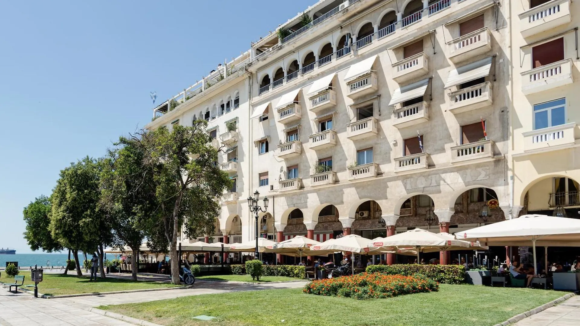 Square Elegant Suites Салоники